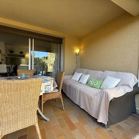 T2 En Rez De Jardin , Proche De St Clair Et Commerces Apartamento