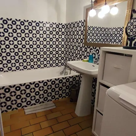 Daire T2 En Rez De Jardin , Proche De St Clair Et Commerces Le Lavandou