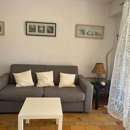 T2 En Rez De Jardin , Proche De St Clair Et Commerces